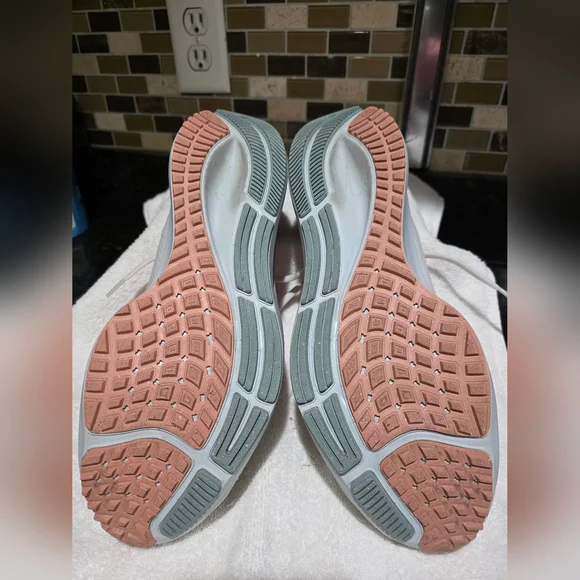 Nike Air Zoom Pegasus Road Running Womans Size 11, EUC - Picture 5 of 7